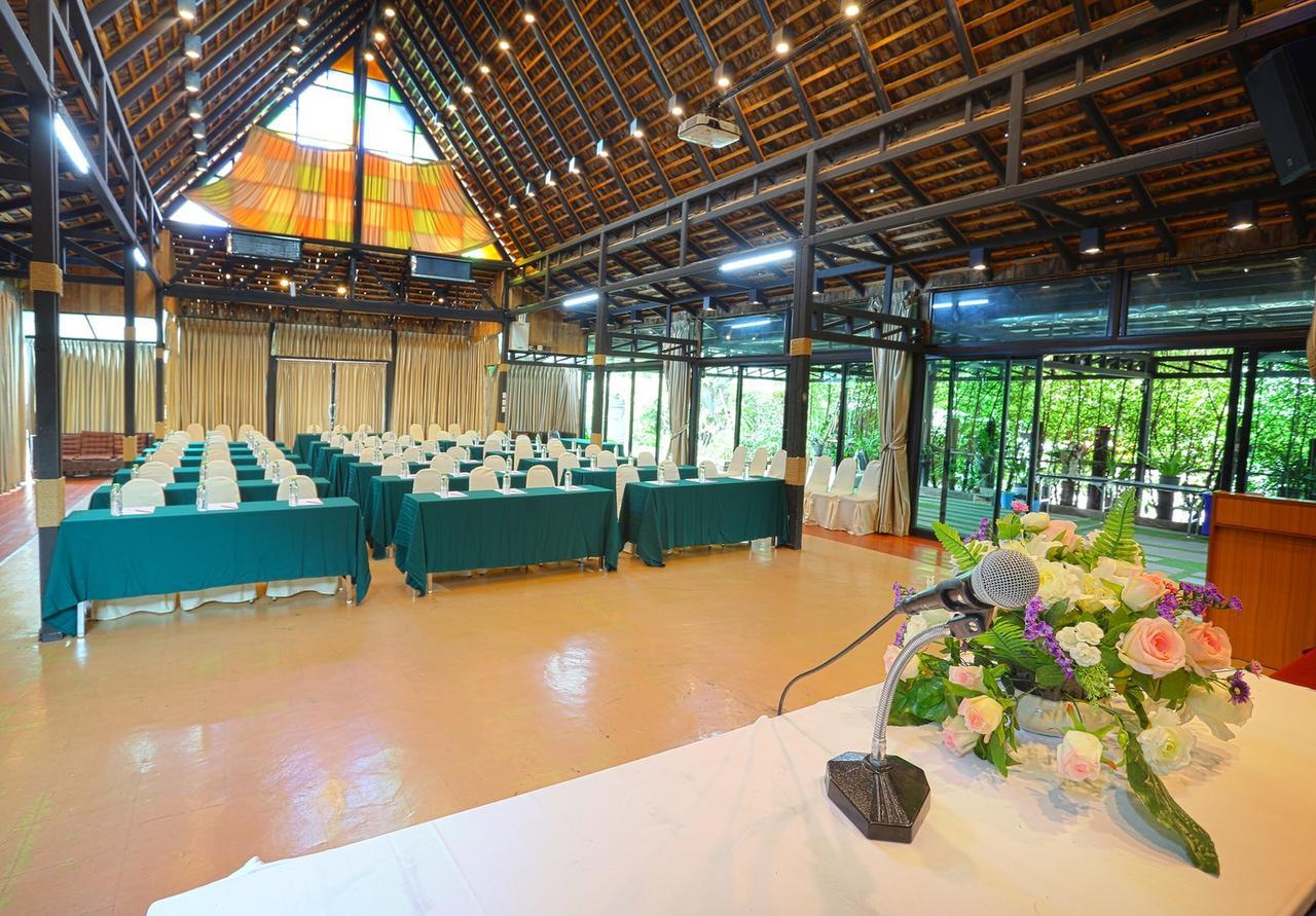 The Loft Resort Bangkok Exteriör bild
