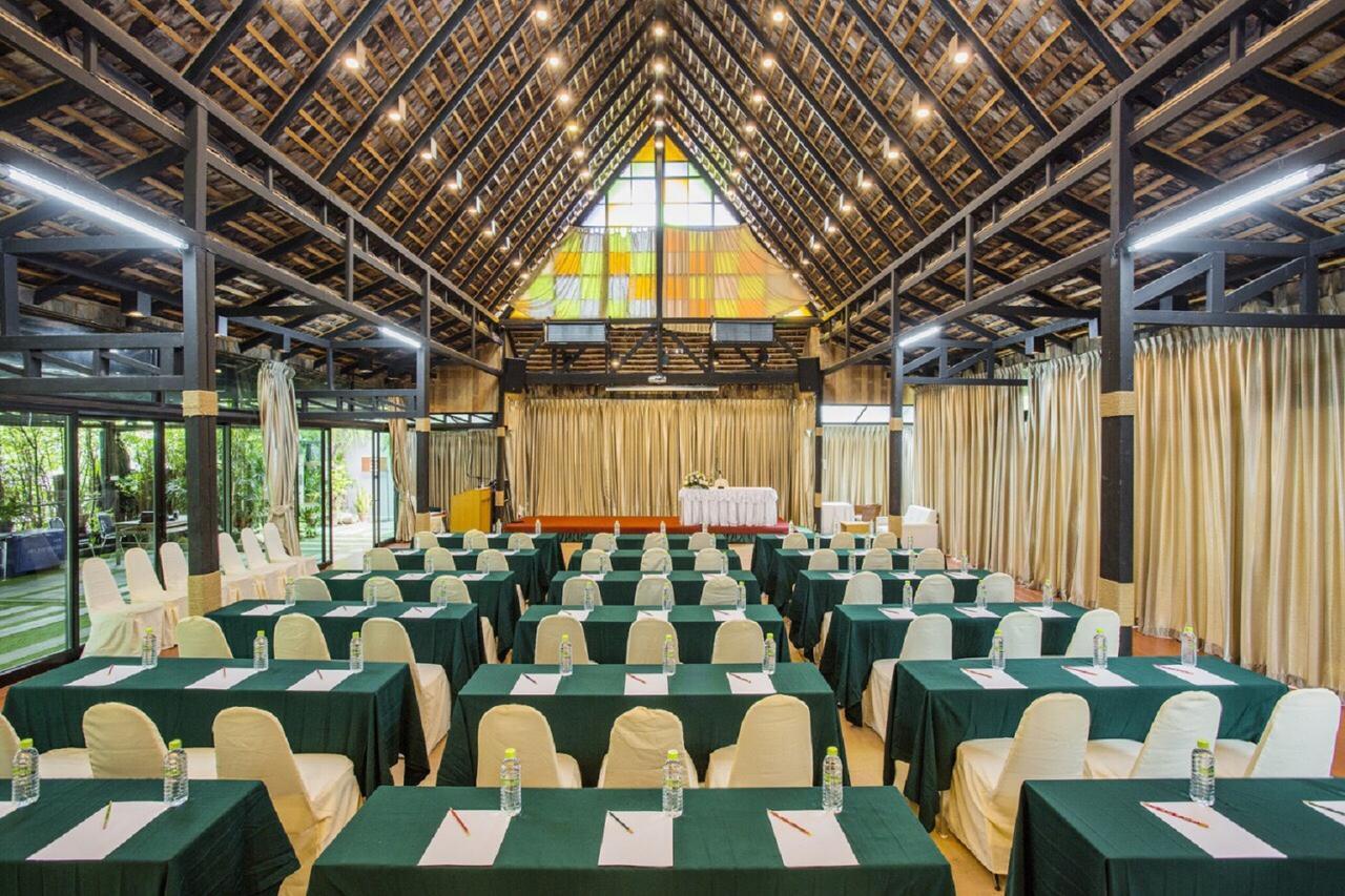The Loft Resort Bangkok Exteriör bild