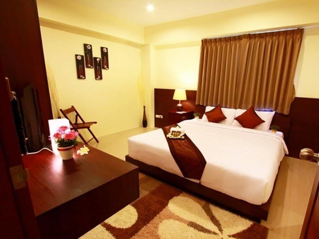 The Loft Resort Bangkok Exteriör bild